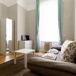Cozy Downtown Διαμέρισμα *
