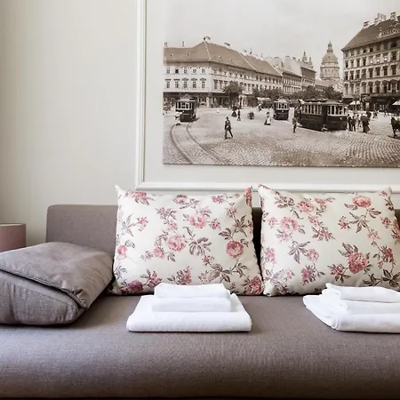 Cozy Downtown Apartament *