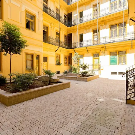 Cozy Downtown Apartament *